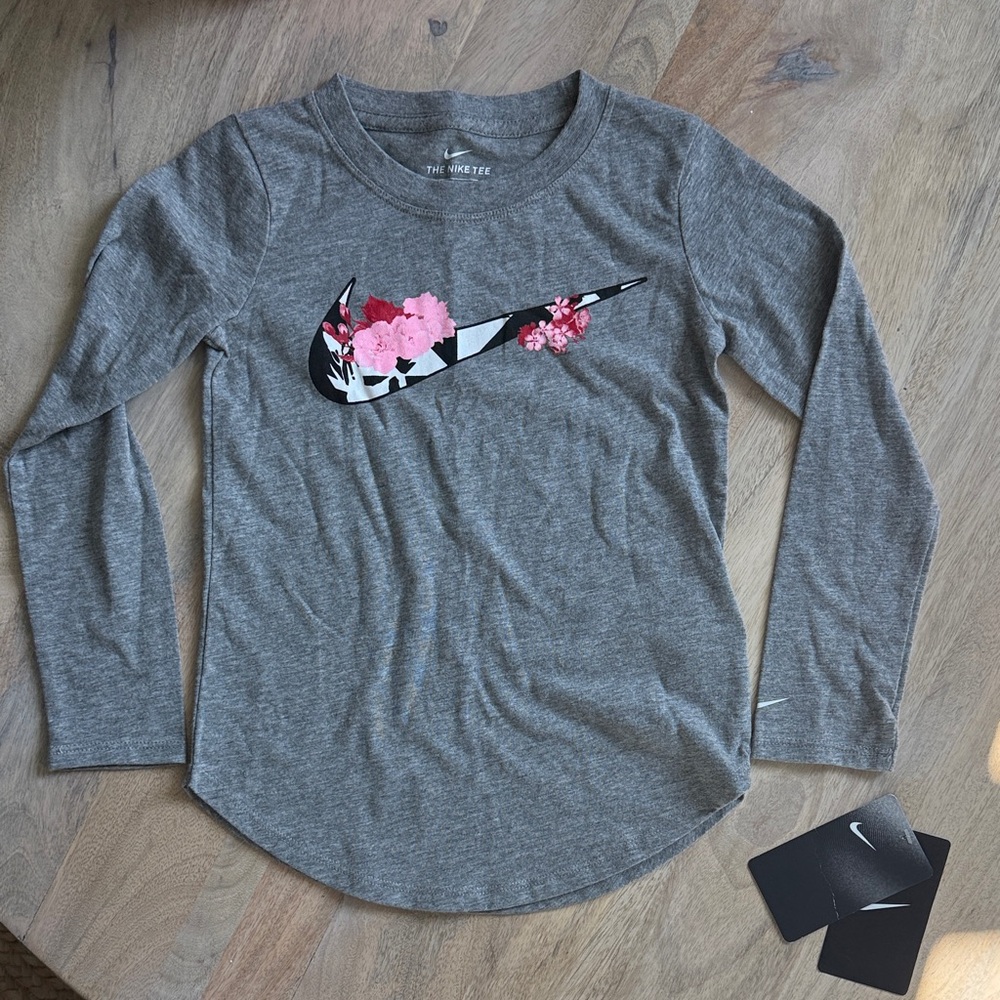 NIKE Gray Long Sleeve Tee